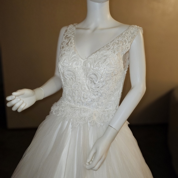 DRESS DeKlaire wedding dress long train sleeve 455W L - Picture 3 of 9